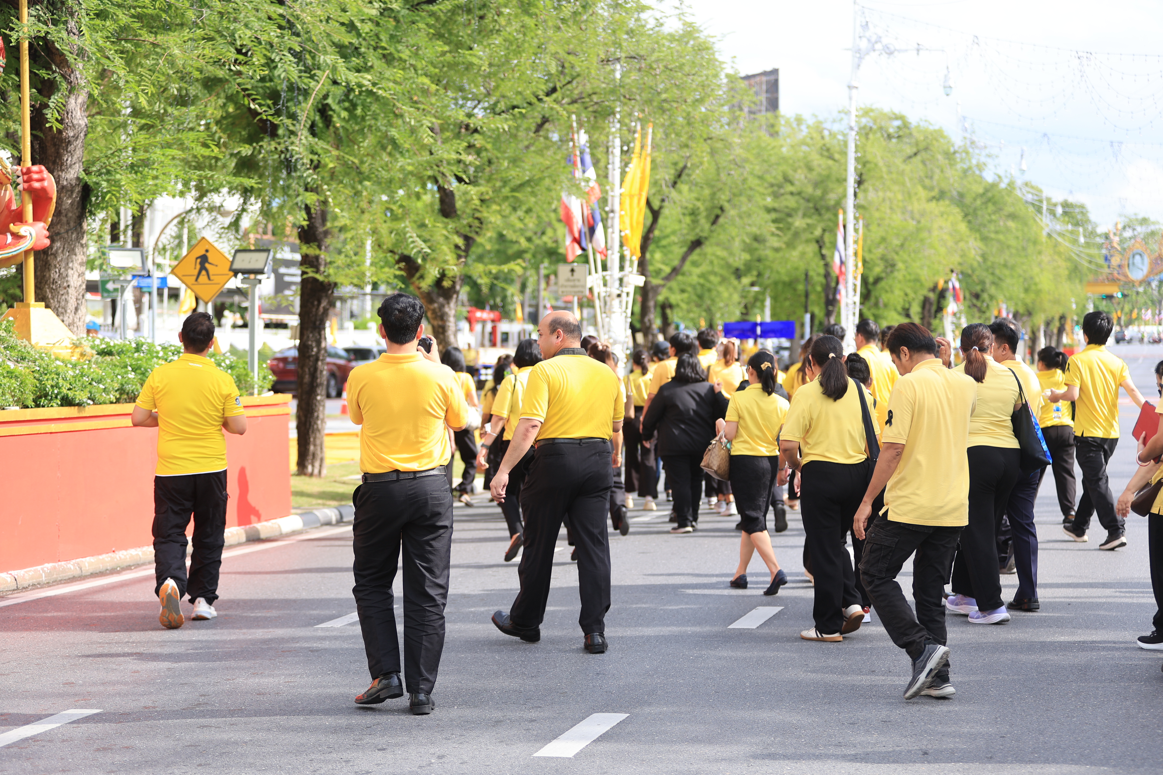 title - ส.ป.ก. ร่วมเฝ้ารับเสด็จฯ พระบาทสมเด็จพระเจ้าอยู่หัว และ สมเด็จพระนางเจ้า ฯ พระบรมราชินี เนื่องในโอกาสเสด็จพระราชดำเนินไปในการ พระราชพิธีเฉลิมพระชนมพรรษา 28 กรกฎาคม 2569